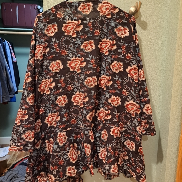 XL Tradecloth Long Sleeve Midnight floral Rio Jacket - Picture 9 of 9